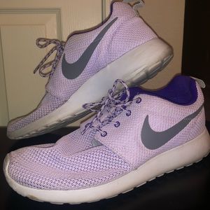 Size 9.5 Nike Roshe light purple